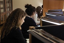 Biblioteca y zona de estudio