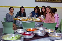 Estudiantes en el Comedor universitario
